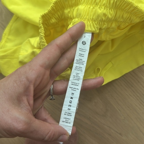 Lululemon Hotty Hot Low-Rise Lined Shorts 4" Yellow Women's Shorts Running 2 - Picture 6 of 11
